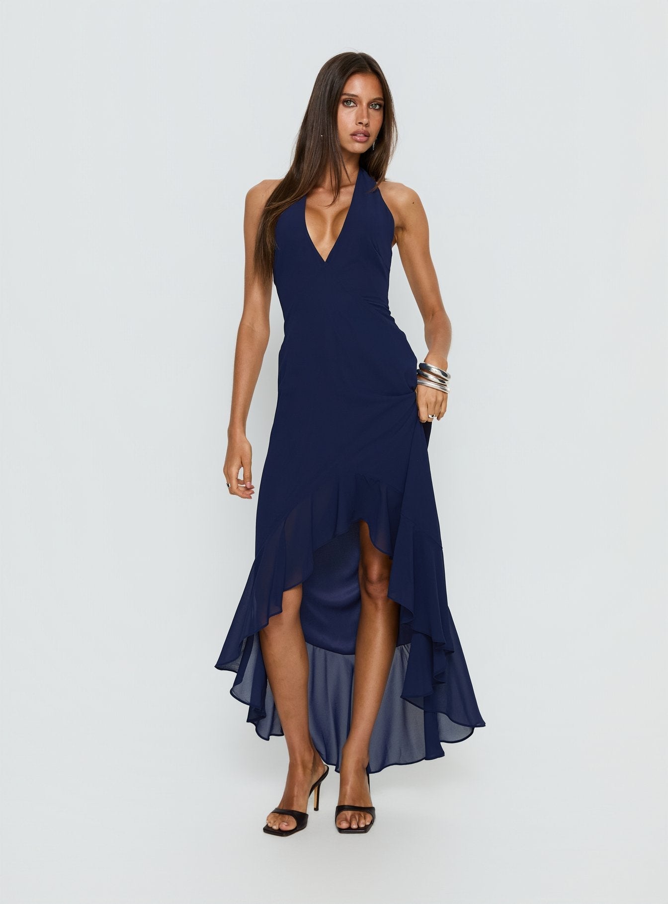 Vestido largo con volantes y cuello halter de Agata, azul marino